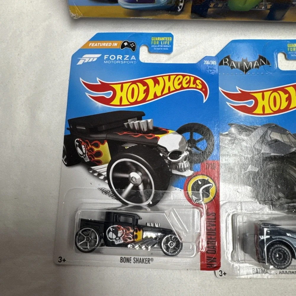 Hot Wheels Lot Of 24 Cars 1982, 2015 And 2025